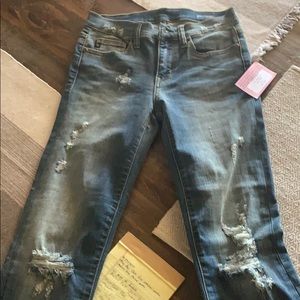 Bnwt Judy Blue distressed Capri